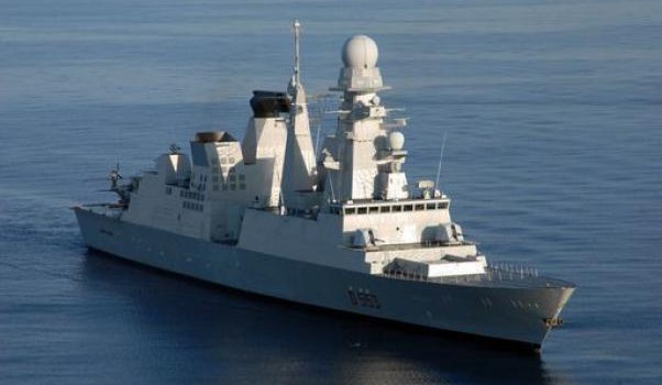 Gentile Direttore Spedita la super nave da guerra lanciamissili, oggi fa il digiuno contro la guerra in Siria, ecco come giustifica  Roberta Pinotti del Pd, sottosegretario alla Difesa, l’invio del cacciatorpediniere “Andrea Doria”, davanti alle coste libanesi: “Sia chiaro non siamo lì per fare la guerra ma solo a scopo preventivo”. I 1.100 caschi blu italiani rischiano di trovarsi tra 2 fuochi, fra israeliani e milizie libanesi di Hezbollah e allora, spiega la Pinotti, “il nostro compito è di portarli in salvo”. Questa è la strada per aprire il fuoco in qualsiasi momento in un mare affollato di navi […]