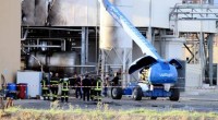 Redazione di Operai Contro, Ogni giorno in Italia qualcuno va a lavorare in una fabbrica e non torna più a casa. Oggi è stata la volta di Lamezia Terme dove l’esplosione di una fabbrica in particolare di un silos per olio combustibile è esplosa togliendo la vita a 2 operai di 32 anni e ferendone gravemente un altro. Sono in corso le indagini per chiarire quanto accaduto, ma tanto già sappiamo che nessuno pagherà anche nel caso risultasse una qualche responsabilità della proprietà. Ogni giorno in Italia perdono la vita operai e pensate quanti sono a perderla in tutto […]