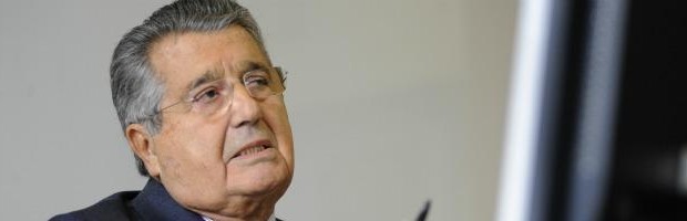 Redazione di Operai Contro, ci allevano ad essere i megafoni dei padroni e dei politici, ma quando le loro tasche piangono ci licenziano Niente Repubblica in edicola sabato 21 settembre. Lo hanno deciso i giornalisti del quotidiano diEzio Mauro ai quali non è andata giù la notifica, da parte dell’editore Carlo De Benedetti, di 81 esuberi in due anni annunciati venerdì 13 nell’ambito di un nuovo stato di crisi del giornale ex lege 416/81. La giornata di sciopero sarà solo la prima di una serie: la redazione riunita in assemblea ha infatti affidato  ai rappresentanti sindacali interni un pacchetto di altre 10 giornate […]