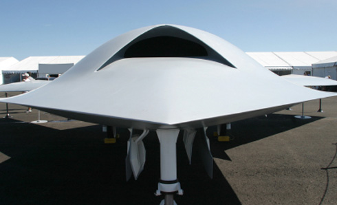 Caro Operai Contro Un messaggio attribuito ad un ala della resistenza siriana, Al Nusra, ha rivelato che una decina di spie americane agli ordini della Cia, entrate dalla Giordania sono state scoperte e catturate mentre collocavano segnalazione elettroniche nelle basi dei ribelli. Segnalazioni che avrebbero dovuto servire ai droni americani (aerei senza pilota) ad individuare e colpire posti di ribelli, militanti  e sostenitori della resistenza siriana. Una “precauzione”, dicono Obama ed il Congresso, per evitare che le armi chimiche di Assad, possano finire in mano alla resistenza siriana. Mentre dichiara guerra ad Assad, Obama prepara l’attacco alla resistenza siriana. […]