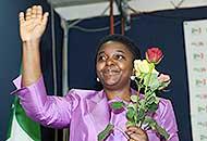 Redazione di Operai Contro, il ministro Kyenge dichiara: «L’Italia non è razzista e neanche xenofoba. Ci sono episodi razzisti ma non bisogna condannarla in blocco. Ciò accade perchè alcuni italiani non si ricordano che l’Italia è un Paese di immigrazione e di emigrazione. Penso che sia possibile cambiare questa cultura». Ministro Kyenge il razzismo non è questione di cultura Ministro Kyenge cosa sono i CIE? Ministro Kyenge come mai gli immigrati impiegati nell’agricoltura sono costretti ad un lavoro da schiavi per un salario miserabile? Ministro Kyenge come mai gli operai della logistica sono costretti ad un lavoro da schiavi […]