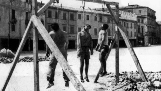 Redazione di Operai Contro, l’articolo che hai pubblicato contro i macellai Obama e Assad si chiudeva con un viva i ribelli Siriani Io sono d’accordo con l’articolo. Voglio rispondere ad un commento: Resistenze Posted settembre 4, 2013 at 11:52 PM ASSOLUTAMENTE non condivido questo inneggiamento ai RIBELLI i quali sono foraggiati dall’imperialismo sionista europeo usa e saudita e qutar, affermare di essere con i ribelli siriani si vuole esprimere di essere con i terroristi, sappiamo dalle fonti giornalistiche di free lands che all’interno di questi gruppi dei ribelli ci sono molti membri affiliati ad al queida per cui l’operaio che […]