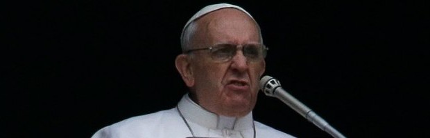 Caro Operai Contro, il Papa rivendica pari retribuzione tra uomo e donna. Non dice una parola sui salari di fame dei maschi, quindi rivendica la parità nella fame dei sessi. Il Papa fa demagogia sulla condizione operaia e le fasce con salari di fame. Il Papa incentiva la povertà operaia, fingendo di ignorare i problemi reali causati da un sistema sociale fondato sullo sfruttamento degli operai. Salari da fame. Precarietà del lavoro. Più di 6 milioni di precari. Più di 7 milioni di disoccupati. Più di 7 milioni di pensioni basse. La parità che rivendica il Papa, è un […]