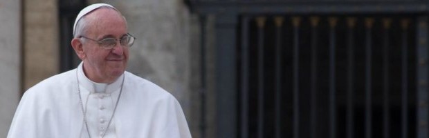 Redazione di Operai Contro, i digiunatori per la pace in italia sono tanti. Il parlamento vota per acquistare gli F35, vota per rifinanziare le missioni in Afghanistan, ma è solo una finta. Digiuna per la pace il presidente del Consiglio Letta che sottoscrive i documenti degli Usa, che promuovono l’aggressione”. In Italia digiuno da Casini a Vendola, dalla Boldrini a De Magistris sono tutti per la pace. E i confini abbattuti dall’iniziativa di Papa Francesco sono anche quelli ideologici. La presidente della Camera Laura Boldrini sarà in piazza San Pietro alla veglia di preghiera. Aderiscono, per esempio, contemporaneamente il sindaco di Napoli Luigi […]