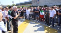 Redazione di Operai Contro, ieri ho visto in televisione la manifestazione che i nostri fratelli della Riva acciai di Verona hanno fatto contro l’assassino Riva. Un cartello mi ha colpito. “Non siamo l’ILVA” Cosa voleva dire? Una critica alla pazienza che hanno avuto in questi anni gli operai dell’ILVA di Taranto a lavorare con la morte sulle spalle mentre politici e sindacalisti prendevano le mazzette da Riva? Se è così hanno ragione Siamo 17000 un esercito se ci muoviamo uniti possiamo spazzare via padroni, politici e sindacalisti Un Operaio dell’ILVA di Taranto