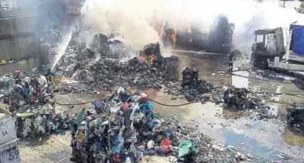 Redazione di Operai Contro, Lo scempio della Terra dei Fuochi approda al Viminale, e diventa emergenza nazionale. Dopo due decenni. Il Comitato Nazionale per l’Ordine e la Sicurezza, presieduto dal ministro degli Interni Angelino Alfano, ha esaminato e preso finalmente in considerazione il fenomeno dello smaltimento illegale dei rifiuti tossici e delle centinaia di discariche illegali, Per due decenni padroni e politici con la camorra  hanno «tombato» migliaia di tonnellate di scorie velenose e radiottative a diretto contatto con le falde acquifere e sotto i campi ancora coltivati. E ora? Padroni, politici e camorra continueranno Un lettore