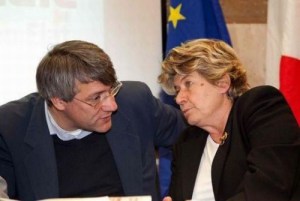 Redazione di Operai Contro, La partecipazione di Susanna Camusso all’assemblea nazionale dei delegati Fiom, dopo 4 anni assenza sistematica, suggella il definitivo riallineamento di Landini alla confederazione e celebra il patto congressuale tra Fiom e Cgil. Dopo mesi di progressiva limatura delle differenze, dopo l’abbandono e l’abiura della scorsa battaglia congressuale sul documento alternativo e l’adesione totale all’accordo del 28 giugno 2011 sulle deroghe al contratto nazionale e al liberticida accordo del 31 maggio 2013 che accoglie integralmente il modello Marchionne sulla rappresentanza, la relazione introduttiva di Landini sancisce la mesta conclusione della lunga stagione dell’antagonismo Fiom avviata da […]