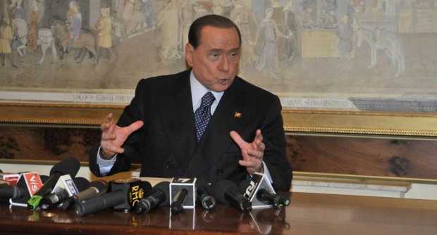 Redazione di Operai Contro, il parlamento ha deciso: il voto per la decadenza del pregiudicato Berlusconi sarà palese. I politici del parlamento dei padroni vogliono darsi una ventata di verginità Fino ad oggi, il governo Monti e Letta si sono retti con il voto del partito del pregiudicato Berlusconi. Gli operai hanno fatto da tempo decadere il parlamento dei padroni. Il più grande partito in Italia è quello degli astensionisti Un operaio