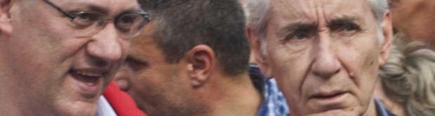 Redazione di Operai Contro, Sta ancora sfilando per le vie di Roma la processione per la difesa della Costituzione, Ad aprire la manifestazione lo striscione “La via maestra” e un camion con affissi gli articoli della Carta. Alla testa del corteo i promotori tra cui il segretario dellaFiom Cgil, Maurizio Landini, e Stefano Rodotà, Perchè noi operai dovremmo partecipare alle processioni per la difesa della Costituzione? Questa Costituzione stabilisce al primo punto che l’italia è una repubblica fondata sul lavoro. Fondata sullo sfruttamento del lavoro di noi operai da parte dei padroni Questa costituzione stabilisce la difesa della proprietà dei padroni e […]