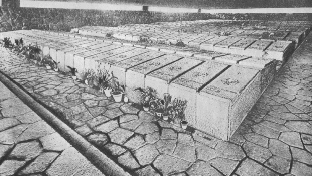 Redazione di Operai Contro, a Roma monta una squallida discussione sui funerali di Priebke il boia delle fosse Ardeatine. Si teme che i fascisti e i nazisti possano trasformare la cosa in una squallida parata. Nessuno però si rende conto che tutto ciò deriva dallo squallore della politica Italiana che a permesso a questo nazista di finire in tutta tranquillità la sua vita, di portare avanti il suo pensiero e di farneticare falsità storiche fino all’ultimo diventando idolo per molti fascistelli. Il solito perbenismo e il solito politically correct hanno permesso a questo carnefice di farla franca quando molti compagni sono […]