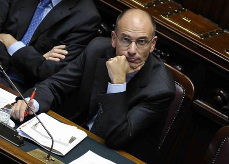 Redazione di Operai Contro, il governo Letta si prepara a riprendere i lavori a favore dei padroni L’aumento dell’IVA non è più un problema. L’Iva è aumentata e gli operai ne pagheranno le conseguenze. Ora il governo passa alla stabilità e alla service tax. Nuovo patto di stabilità per favorire i padroni, consiste in una diminuizione delle tasse ai padroni. La service tax è la nuova tassa sulla casa. Metterà assieme IMU+Tares. I poveri cristi pagheranno il doppio Buon lavoro gangster Un operaio