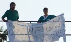 Redazione di Operai Contro, A seguire, l’articolo pubblicato quest’oggi dal settimanale “Il Lunedì” di Pavia. Alla pubblica denuncia seguiranno nuovi aggiornamenti. Saluti Operai da Pavia Negli ultimi mesi Pavia ha raccontato le difficoltà dei 220 operai di Meridional Service, la quale possiede l’appalto per i servizi di pulizia presso il Policlinico San Matteo. La stampa locale non ha necessariamente approfondito chi sia il titolare dell’impresa, Giacomo Giordano di Messina che controlla Meridional attraverso la holding “Gruppo Giordano” di Messina. Giordano è entrato al S.Matteo nel 2005 con la denominazione di MTS Soc.Coop e si è riaggiudicato l’appalto nel giugno […]