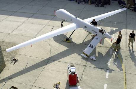 Redazione di Operai Contro, i padroni USA  sono dei terroristi, ma nessuno interviene. Il terrorismo dell’assassino Obama è un terrorismo lecito Amnesty International e Human Rights Watch denunciano l’uccisione indiscriminata di civili nei raid dei droni Usa in Yemen e Pakistan. In Yemen, Hrw ha contato 57 civili morti tra le 82 vittime di sei differenti attacchi dal 2009. Amnesty ha esaminato 9 raid in Pakistan tra il 2012 e il 2013: in quattro di questi sono stati uccisi oltre 30 civili. Un lettore