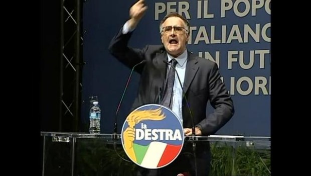 Redazione di Operai Contro, In un albergo della periferia di Milano si è costituito il gruppo regionale del Fronte Nazionale, il movimento rifondato da Adriano Tilgher dopo il divorzio con La Destra di Storace. I padroni organizzano i loro gruppi armati Non è il rigurgito del fascismo di Mussolini. I padroni organizzano i loro gruppi armati per lo scontro con gli operai oggi Pd – Pdl sono una banda di gangster. Molti politici del parlamento di oggi saliranno sui blindati del Fronte Nazionale. Operai, solo il Partito Operaio può organizzare la forza degli operai Un operaio di Sesto San Giovanni