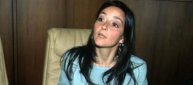 Redazione di Operai Contro, alle volte mi viene da ridere. Se un povero cristo ruba un ‘auto gli danno tre anni di galera e non avendo soldi li sconta interamente in galera. Jonella Ligresti, ex presidente della compagnia assicurativa Fonsai, è indagata dai pm di Torino Vittorio Nessi e Marco Gianoglio nell’ambito dell’inchiesta su falso in bilancio e manipolazione del mercato relativamente ai conti del 2010, per un presunto buco da circa 500 milioni nelle riserve sinistri, va ai domiciliari. La decisione del giudice è da ricondurre alle minori esigenze cautelari, considerato che nei giorni scorsi Jonella ha avanzato […]