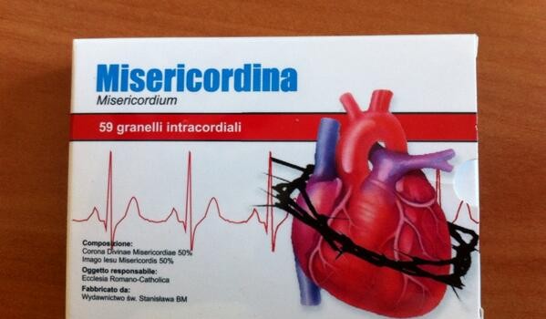 Egregio Direttore, dopo gli sproloqui sulla “dignità del lavoro” delle scorse settimane, Francesco il Papa che viene dall’Argentina, ha ufficializzato lo spot per “la medicina dell’anima”. È direttamente il Papa dalla finestra di Piazza S. Pietro ad aprire la campagna pubblicitaria. Si tratta di una scatoletta contenente un rosario e un santino, con sopra la scritta: “Misericordina”. Anche lo Spirito Santo ha bisogno della sua materiale tangibilità, che attraverso la pubblicità porta direttamente in braccio al Dio Denaro, nel nome delle elemosine pianificate. Nelle Parrocchie i sacrestani hanno avuto disposizioni di trovare lo spazio tra le navate, dove allestire […]