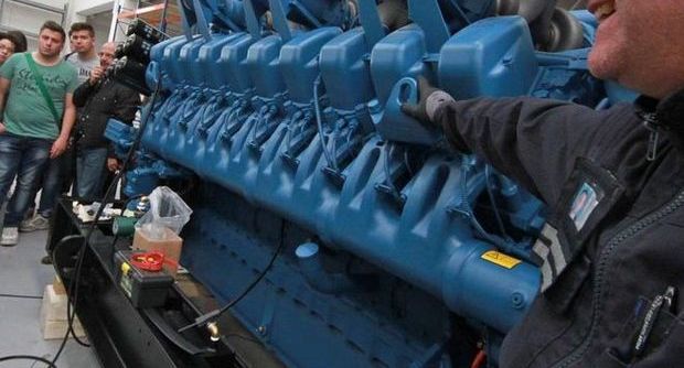 Redazione di Operai Contro, Ha avviato una procedura di licenziamento, per 97 dei 149 addetti, la Novatel, azienda che produce schede elettroniche destinate anche ai locomotori dell’alta velocità ferroviaria. Eravamo Considerati I giapponesi Di Napoli. Non serve a niente. Quando il padrone decide chiude Un operaio Novatel