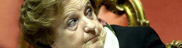 Redazione di Operai contro, l’umanità della Cancellieri costa 3,6 milioni di euro. E’ quanto ha intascato il figlio della Cancellieri da Ligresti T’invio un articolo del Fatto quotidiano che è molto più bravo di me nel giornalismo d’inchiesta Un lettore Cancellieri, la carriera dell’amica dei Ligresti. Fino alle soglie del Quirinale La Guardasigilli comincia come capo ufficio stampa della prefettura di Milano. La sua vicinanza alla famiglia dei costruttori risale al 1987. Poi l’ascesa, come prefetto in varie città e poi commissario straordinario a Bologna e Parma. Infine, ministro con Monti e poi Letta di Gianni Barbacetto | 2 novembre 2013 Il prefetto dalla carriera […]