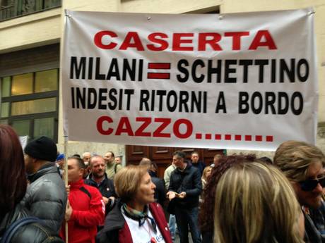 Redazione di Operai Contro, i tavoli non servono a niente. E’ saltata la trattativa per la Indesit al ministero dello Sviluppo economico ed è stata aperta la procedura di mobilità per 1.425 lavoratori. Abbiamo una sola strada:occupare le fabbriche Operaio dell’Indesit