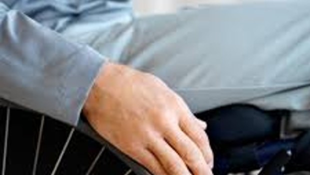 Redazione di Operai Contro, Il servo dei padroni Renzi aveva promesso nel 2014  che entro un mese sarebbe stato aggiornato il nomenclatore tariffario. Cioè l’elenco dei dispositivi medici, delle protesi e degli ausili che le Asl forniscono gratuitamente ai disabili. Ma Renzi in due anni non ha fatto nulla. I disabili non servono a Renzi. Un disabile al 100% dal fattoquotidiano No alla messa in onda in tv di un servizio sui diritti negati dal governo alle persone disabili. Il motivo? Par condicio in vista del referendum. E’ con questa spiegazione che Mediaset, dopo aver consultato l’Agcom, ha deciso di […]