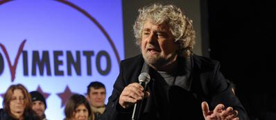 Redazione di Operai Contro, i politici del M5S sono come quelli degli altri partiti: dei parassiti che i padroni pagano con il lavoro estorto agli operai. Hanno assunto come portaborse mariti,amanti, figli Due delle senatrici finite sul banco degli imputati -Vilma Moronese e Barbara Lezzi, accusate di aver assunto rispettivamente partner e figlia del compagno – hanno rigettato gli attacchi, assicurando di avere la coscienza pulita: «Abbiamo rispettato le regole -hanno sostenuto- perché i partner in questione non sono conviventi». Ma su questo punto molte le repliche piccate di chi è sposato: «Allora devo divorziare per poter assumere anch’io […]