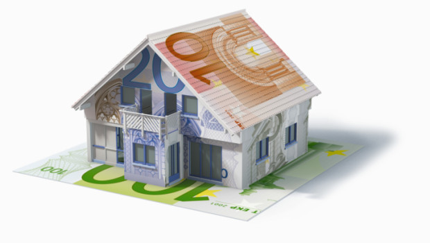 Egregio Direttore Tra pregiudicati politici condannati e a piede libero, tra quelli impuniti ma non meno delinquenti, ci hanno ossessionato da mesi con l’Imu si paga, l’Imu non si paga. Cosa ha prodotto questo tormentone? Entro metà gennaio comuni come Milano batteranno cassa, esigendo che i cittadini paghino. Una gran soddisfazione: non si chiamerà più Imu. Vuoi mettere? E non è finita qui. Quella di gennaio sarebbe solo un assaggino del nuovo scenario delle tasse locali. Saluti e salutoni.  