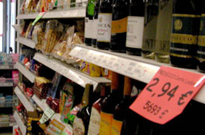 Egregio Direttore L’indagine di Coldiretti ha scoperto che, un italiano su tre è costretto a chiedere aiuto a papà e mamma. Precisamente sono il 37 per cento che senza l’aiuto dei genitori, non sono in grado di arrivare a fine mese. Più di due italiani su tre (68 per cento) hanno ridotto la spesa o rimandato l’acquisto di capi d’abbigliamento, riciclando abiti consunti e scarpe malridotte Secondo l’indagine il 10 per cento delle famiglie italiane non arriva a fine mese, mentre il 45 per cento riesce a pagare appena le spese senza permettersi altre spese. Il 53 per cento […]