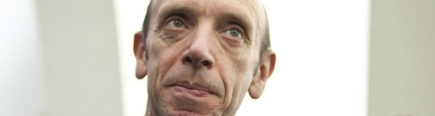 Redazione di Operai Contro, l’INPS non ha più soldi per pagarci le nostre miserabili pensioni. Attenzione ai conti, non c’è da stare tranquilli. Il presidente dell’Inps, Antonio Mastrapasqua, lo ha scritto ai ministri dell’Economia e del Lavoro, Fabrizio Saccomanni e Enrico Giovannini, e poi lo ha ribadito alla commissione bicamerale sul controllo degli enti previdenziali. Le ragioni? L’accorpamento con Inpdap ed Enpals, ma anche la “forte contrazione dei contributi per il blocco del turn over del pubblico impiego” e al “continuo aumento delle uscite per prestazioni istituzionali” come ha spiegato lo stesso capo dell’istituto di previdenza in Parlamento. E quindi ha invitato “a […]