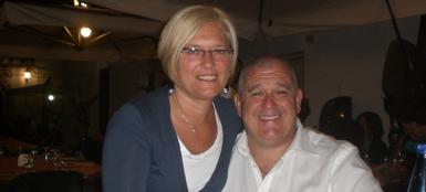 Redazione di Operai Contro, Oliviero Biancato era un operaio di 53 anni dipendente di una ditta a Mestre che produce impianti elettrici. Lo scorso anno si ammalò di tumore. Dopo aver esaurito i giorni di malattia previsti dal contratto nazionale (in tutto 274, da smaltire in tre anni) ricevette, a giugno, la lettera di licenziamento. Arrivederci, si curi definitivamente a casa. Venerdì Oliviero Biancato è morto. Il male lo ha divorato senza possibilità di sconfiggerlo. L’elettricista lascia la moglie, Maria Teresa, 52 anni, che nella vita fa la colf, e un figlio di 24, anche lui operaio. LA DONNA […]