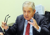 Redazione di Operai Contro, MILANO, 27 DIC – Renato Mannheimer, il  sondaggista, è indagato dalla Procura di Milano per associazione a delinquere finalizzata a una frode fiscale da 7 mln di euro. I padroni, i politici, gli uomini della TV, sono gli evasori Nella nota Mannheimer spiega di aver risposto ”con franchezza a tutte le domande” del pm e di aver compreso ”appieno la natura delle contestazioni che gli sono rivolte”. Davanti al pm, inoltre, il sondaggista, difeso dall’avvocato Mario Zanchetti, ha manifestato ”vivo dispiacere e sincero pentimento per essersi lasciato coinvolgere in atti di particolare gravità”. E si […]