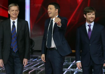 Redazione di Operai Contro, I Politici perdono tempo discutendo di falsi problemi utili solo nelle loro strategie di mantenimento del potere i cittadini invece provano sulla loro pelle gli effetti della crisi generata dal capitalismo. Uno di questi problemi, che sta allargandosi tra la popolazione come una macchia d’olio, riguarda la casa ovvero uno dei beni primari per ogni essere umano. Sempre più familie senza alcun reddito fisso subiscono gli sfratti perchè impossibilitate a far fronte alle rate del mutuo o all’affitto e finiscono per strada spesso anche con bambini piccoli. I politici presi appunto dai loro giochi di […]