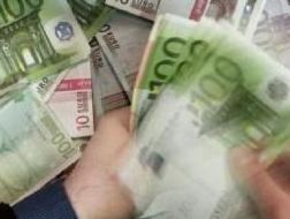 Redazione di Operai Contro, t’invio un articolo della Gazzetta del mezzogiorno, perché tutti sappiano qual’è la sorte degli operai Un operaio di Potenza di Massimo Brancati POTENZA – L’inflazione galoppa e il potere d’acquisto cala. In mezzo i lavoratori, a cui non si garantirà alcun adeguamento. Un operaio specializzato con un reddito lordo annuo di poco superiore ai 21.000 euro (pari ad uno stipendio mensile di 1.255 euro) riceverà in questi giorni una tredicesima più «pesante» di appena un euro rispetto a quella dell’anno scorso. Un impiegato con un reddito lordo annuo di oltre 25.600 euro (pari ad una […]