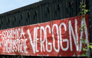 L’ex Dirigente dell’Ispettorato del Lavoro di Avellino, dott. Festa, ha dichiarato alla stampa di aver presentato nel 1988 al Pretore di Avellino (forse dott. Marena) un dossier in cui si evidenziavano la massiccia presenza di amianto all’interno dell’Isochimica e le omissioni del responsabile delle Ferrovie dello Stato presente dal 1983 (inizio attività di scoibentazione) nell’azienda. L’ex Dirigente dell’Ispettorato del lavoro di Avellino ha affermato che l’Isochimica non aveva l’idoneità a poter svolgere l’attività di scoibentazione. Il dott. Festa ha così certificato quanto da noi denunziato a partire dal 1987: la diretta responsabilità delle Ferrovie dello Stato (cioè dei Governi […]