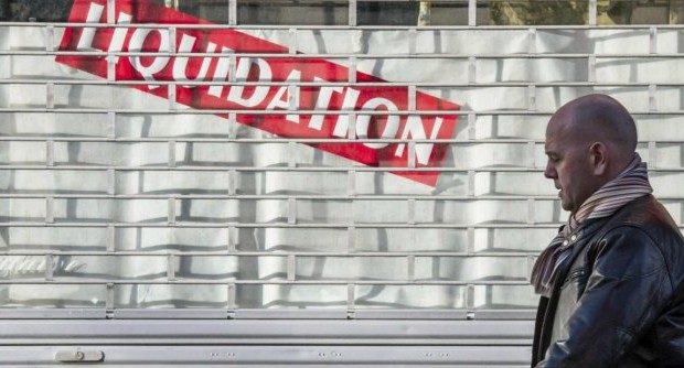 “La Germania non è mai stata così divisa come oggi: il divario di prosperità tra le regioni ricche e quelle povere è in crescita costante e significativa”. Parole di Ulrich Schneider, direttore dellaParitätischen Gesamtverbandes, associazione no-profit fondata negli anni ‘20 e che da circa 9 anni misura il benessere della società tedesca. I dati del 2012 presentati lo scorso giovedì durante laConferenza nazionale sulla povertà mostrano infatti una Germania che passa da una percentuale di indigenti dell’11,1% della regione del Baden-Württemberg al 23,1% della città-stato di Brema. “Intere regioni vivono una spirale di crescente povertà e diminuzione del potere economico. C’è bisogno di un sostegno finanziario e di una serie di programmi sociali che […]