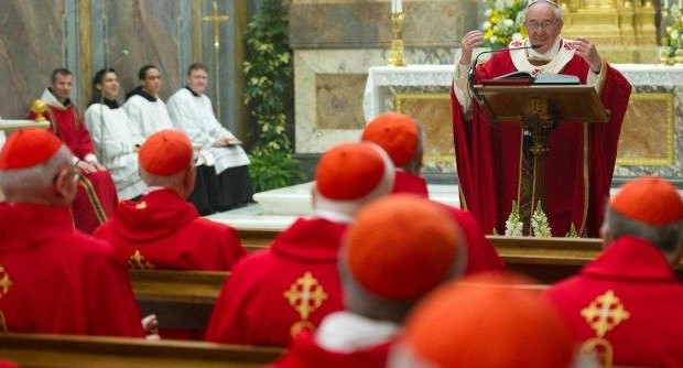 Redazione di Operai Contro, Non usa mezzi termini Papa Francesco per condannare il fenomeno della fame nel mondo. Jorge Mario Bergoglio accusa: “Siamo di fronte allo scandalo mondiale di circa un miliardo di persone che ancora oggi soffrono la fame. Non possiamo girarci dall’altra parte e far finta che questo non esista”. Francesco grazie ai padroni i poveri aumentano. Bisogna far fuori i padroni. Francesco ricorda che “il cibo a disposizione nel mondo basterebbe a sfamare tutti”. E citando la parabola della moltiplicazione dei pani e dei pesci, osserva che “ci impegna proprio questo: che se c’è la volontà, quello che abbiamo non […]