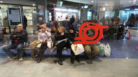 Redazione di Operai Contro, MILANO – Sciopero nazionale di 4 ore dei trasporti: A Torino astensione di 24 ore per protestare contro la vendita del 49% di Gtt, il Gruppo Trasporti Torinese. Sette i cortei: LE FOTO A Napoli completamente fermi Circumvesuviana, Sepsa e Metrocampania; a terra gli utenti dell’area flegrea e vesuviana. Problemi per i mezzi su gomma dell’Anm. Alla protesta nei trasporti si e’ aggiunta pure quella delle scuole. A Milano tafferugli con le forze dell’ordine, studenti con striscioni hanno interrotto dalla tribuna del pubblico i lavori del Consiglio regionale della Lombardia, protestando ”contro i soldi alle […]