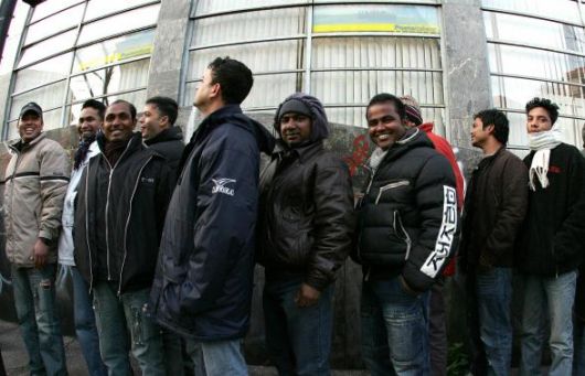 RASSEGNA STAMPA Die Welt        131129 Lotta contro i migranti – I britannici sperano appoggio dai tedeschi –  Dal 1° gennaio 2014 cadono le limitazioni alla libera circolazione di cittadini rumeni e bulgari in nove paesi UE, tra i quali la Germania. Nell’accordo per la formazione della nuova Grosse Koalition Union-SPD sulla libera circolazione di merci e persone nella UE, si dice. –  “Vogliamo mantenere l’accettazione per la libertà di circolazione nella UE. Per questo contrasteremo l’utilizzo abusivo di prestazioni sociali. … Vogliamo far sì che con modifiche nella legislazione nazionale e del diritto europeo vengano ridotti gli incentivi per […]