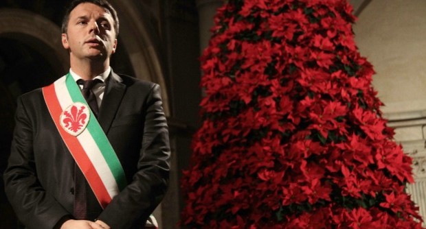 Redazione di Operai Contro, “Non puoi dare dei soldi e poi chiederli indietro. Non siamo su Scherzi a parte”. Così si esprimevaMatteo Renzi, giusto ieri, sui 150 euro di trattenuta chiesti agli insegnanti dal ministero dell’Economia. “A sentire queste cose io mi arrabbio” aveva aggiunto. Peccato che il segretario democratico abbia dimenticato di arrabbiarsi anche per i suoi dipendenti – i lavoratori del Comune di Firenze – cui è capitata una sorte ben peggiore di quella dei docenti poi salvati dopo un incontro a tre tra Letta, Saccomanni e Carrozza. Tutto inizia nel 2008, quando un consigliere comunale invia un’interrogazione all’allora ministro per la Pubblica […]