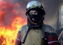 Redazione di  Operai Contro, il presidente ucraino Viktor Ianukovich è in congedo per malattia a causa di “una infezione respiratoria acuta accompagnata da febbre”. La malattia arriva nel pieno delle trattative tra maggioranza e opposizione parlamentare per risolvere la grave crisi politica nel Paese. Sono 234 le persone arrestate in totale durante i disordini che hanno sconvolto l’Ucraina nelle ultime due settimane. Lo fa sapere la procura generale d’Ucraina specificando che i reati contestati sono: violazione dell’ordine pubblico, disordini di massa, uso di armi, occupazione di edifici governativi e tentativi di istituire organi di governo alternativi. Nessun accordo tra […]