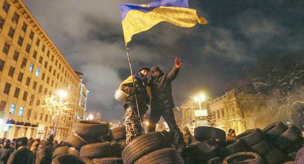 RASSEGNA STAMPA Der Spiegel   140414 Sollevazione filo-russa – Molto pericolosa la situazione in Est Ucraina –    La rivolta filo-russa, con la richiesta di secessione da Kiev, ribolle soprattutto nelle città dell’estremo est dell’Ucraina, Donetz e Luhank, nel bacino del Donbass, dove l’economia è più forte ed è caratterizzata dall’industria del carbone e dell’acciaio. Se la situazione si aggrava il governo di Kiev non potrà evitare un contrattacco, con il rischio di una guerra civile. Nello scorso weekend a Slaviansk sono già morte diverse persone.  Secondo Spiegel: –     L’obiettivo della Russia potrebbe essere l’integrazione del bacino industriale del Donbass, tradizionamente […]