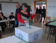 Redazione di Operai Contro, alle ore 20 ha votato in Sardegna il 41% degli aventi diritto Comunque vadano le cose, la vittoria degli astensionisti è nettissima Ormai alle elezioni democratiche votano i gangster, i loro portaborse, i loro familiari, i loro lacchè. Gli operai, i lavoratori, i pensionati non votano più Diventa sempre più vicino la necessità di seppellire padroni e gangster Un operaio di Olbia