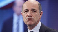 Caro Direttore, Corrado Passera, ex amministratore delegato di Banca intesa, nonché ministro dello sviluppo nel governo Monti, ha dato vita  a “Italia unica”, un suo nuovo progetto politico. Passera scalda i motori, non è tra i ministri di Renzi, ma lui si tiene pronto a scendere in pista. Fa sapere che “Ialia unica si confronterà elettoralmente, ma il nostro impegno non sarà limitato a quello”. La nuova formazione del banchiere Passera, nasce con il nuovo governo. Se Renzi non righerà dritto, il banchiere sarà tra i titolari della prossima squadra di governo. Padroni e banchieri preparano i plotoni di […]