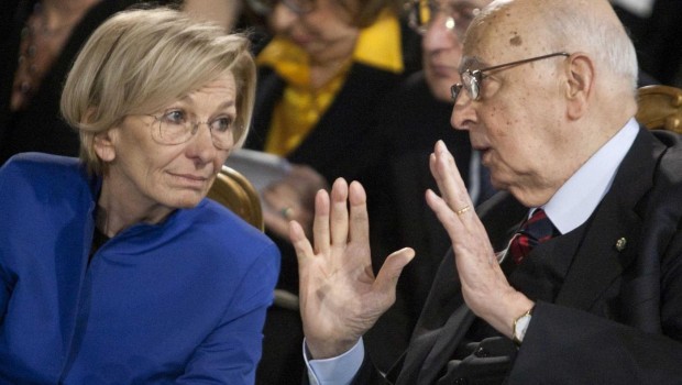 Redazione di Operai Contro, a mio parere gli assassini dei due pescatori del Kerala sono i gangster della politica che affittarono i marò agli armatori. Propongo uno scambio: consegnare agli indiani i gangster della politica. Il ministro degli Esteri Emma Bonino è indignata per le scelte della magistratura Indiana: ”Sono anticipazioni che mi lasciano interdetta e indignata. Se confermata la sua applicazione, sarà contestata in aula dalla difesa italiana nella maniera più ferma. Il governo ritiene sconcertante il riferimento (alla legge antipirateria indiana, ndr) e farà valere con forza e determinazione in tutte le sedi possibili l’assoluta e inammissibile incongruenza di tale impostazione anche rispetto […]