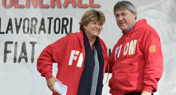 Una nuova vittoria della Camusso, di Landini e di tutti quei dirigenti sindacali, strumenti, consapevoli o inconsapevoli, della sottomissione degli operai e di tutti i lavoratori ai padroni ed ai loro interessi. Da chi viene questa vittoria? Da quelli che si definiscono “incompatibili” e che dichiarano che lo spazio dentro la Cgil è chiuso e non resta altra strada che ritirarsi per un nuovo inizio? Una ritirata da parte di alcuni funzionari e delegati che lasciano la Fiom lasciando solo spazio a quello che è funzionale agli interessi del padrone: dividere ulteriormente gli operai, trasferendo una parte di essi […]