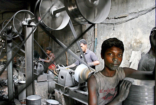 Egregio Direttore le invio questo articolo tratto da “la Repubblica”. La mica è un ingrediente molto utilizzato nella produzione dei cosmetici – si legge sul magazine on line GreenMe, dedicato alla sostenibilità – soprattutto per quanto riguarda gli ombretti. Dona un tono luccicante e luminoso ai rossetti, ai fondotinta e a molti dei prodotti per il trucco comunemente in vendita. Ma sappiamo davvero da dove proviene questo ingrediente e cosa si nasconde dietro la sua produzione? Il quotidiano australiano The Sidney Morning Herlad ha iniziato ad indagare sulla produzione della mica, un minerale fondamentale per l’industria della bellezza e […]