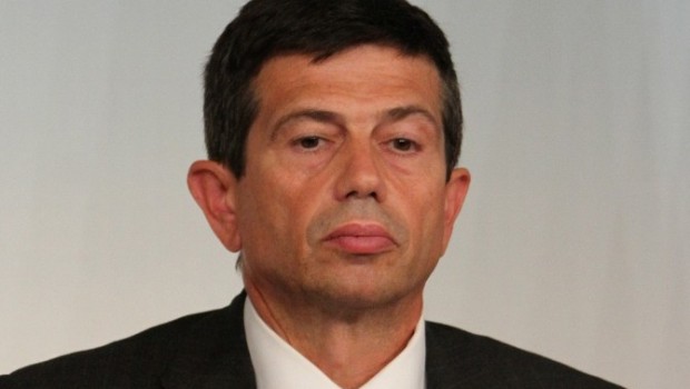 Caro Operai Contro Dal 1° febbraio doveva scattare per i pendolari delle autostrade, la riduzione dei pedaggi per attenuare i rincari di inizio anno. L’aveva promesso il ministro delle infrastrutture Maurizio Lupi. Febbraio è iniziato da 4 giorni ma gli automobilisti continuano a pagare gli aumenti dal 1° gennaio, del 3,9% medi, con punte dell’8,28%. Anche le promesse di Lupi, fanno riferimento al calendario cinese? Saluti.