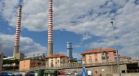 Dopo mesi di indagine, analisi di studi, ascolto di consulenti, la procura di Savona accusa in modo diretto Tirreno Power di aver ucciso. Per il procuratore Francantonio Granero le emissioni della centrale a carbone di Vado hanno causato 400 morti tra il 2000 e il 2007. “Senza la centrale di Vado tanti decessi non vi sarebbero stati”, ha detto. E l’affermazione non si basa su un calcolo algoritmico, come era emerso in passato, ma su dati reali. Secondo il procuratore, ci sarebbero stati anche “tra i 1700 e i 2000 ricoveri di adulti per malattie respiratorie e cardiovascolari e […]
