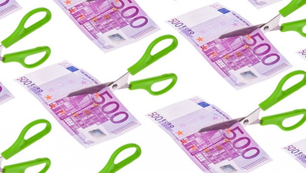 Egregio Direttore, le invio da “il sole 24 ore”, un commento ad un articolo sul piano di Carlo Cottarelli, commissario alla spending review, del governo Renzi. Saluti da un lettore. ” Accidenti! Le famose riforme strutturali che “attendiamo” da 30 anni. Eccole qui, finalmente, e si vede chiaro che non sono quelle fallimentari di Monti. Oddio, non differiscono particolarmente da tutte le altre “riforme strutturali” dal 1981, e con certezza assoluta non avranno esito differente: la disintegrazione del tessuto sociale e industriale di questa ex nazione. Anche accreditando tutti i 34 miliardi alle imprese, sempre di manovra restrittiva si […]