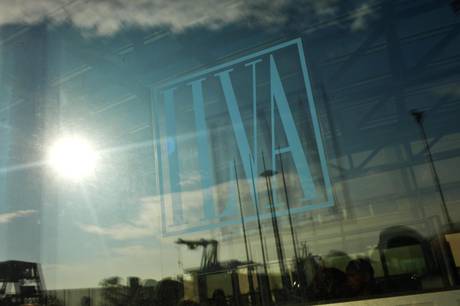 redazione di Operai contro, sono anni che Riva e compari devono essere processati. Vengono rinviati a giudizio e assolti Prendono in giro gli operai Ti invio un articolo La Procura della Repubblica di Taranto ha chiesto all’ufficio del gip il rinvio a giudizio per 50 persone e tre società nell’inchiesta sul disastro ambientale che sarebbe stato causato dall’Ilva. Tra coloro che rischiano il processo, oltre alla famiglia Riva, c’è il governatore della Puglia, Nichi Vendola, accusato di concussione aggravata. La richiesta di rinvio a giudizio, firmata dal procuratore, Franco Sebastio, dal procuratore aggiunto, Pietro Argentino, e dai sostituti procuratori […]