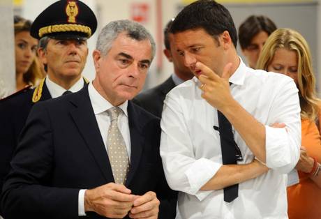 Redazione di Operai Contro, Renzi continua il suo teatrino. – ha fatto l’accordo con il pregiudicato Berlusconi sulla nuova legge elettorale applauso dei giornalisti leccaculo – ha promesso 85 euro al mese a chi guadagna meno di 25 mila euro l’anno. A patto che lo votino alle elezioni europee grande applauso dei giornalisti leccaculo – ha promesso di ridurre lo stipendio ai manager pubblici. Ridurrà lo stipendio di 1000 euro l’anno. Moretti da 850 mila euro l’anno si vedrà un taglio da 1000 euro l’anno. – Renzi rende eterno e uguale per tutti il lavoro precario giornalisti leccaculo e […]